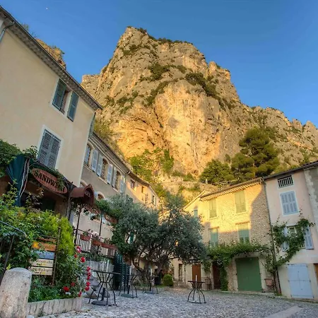 Apartamento La Bonne Etoile - The Good Star Moustiers-Sainte-Marie Habitación foto
