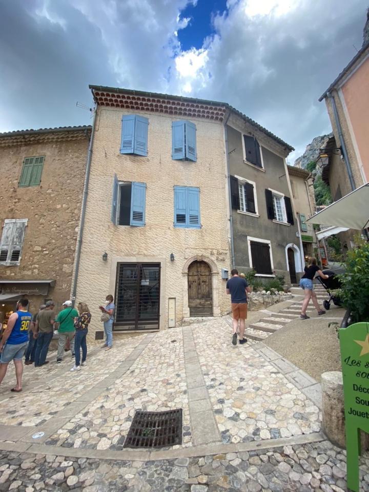 La Bonne Etoile - The Good Star * Moustiers-Sainte-Marie